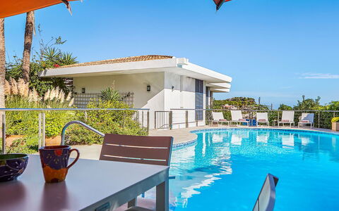Villa Fullmoon: Piscina, Recurso, Mueble Para Exteriores, Paraguas, Ocio, Eco Hotel, Sombra, Inmuebles, Thermae, Silla