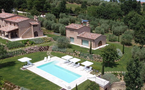 Villa Ripa: Inmuebles, Arbusto, Jardín, Casa, Piscina, Paisajismo, Casa De Campo, Villa, Recurso, Patio Interior