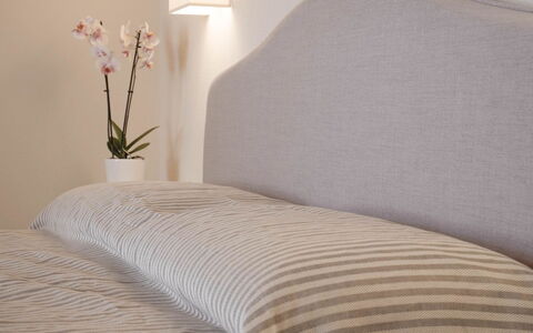 Villa Ripa: Cama, Mueble, Habitación, Lecho, Sábana, Linos, Madera, Diseño De Interiores, Textil, Marco De La Cama