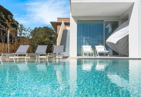 Villa Confini: Piscina, Mueble Para Exteriores, Recurso, Sunlounger, Hotel, Eco Hotel, Villa, Ciudad De Vacaciones