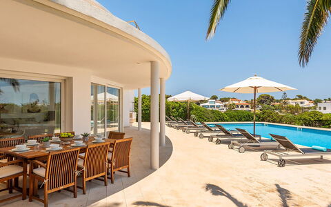Villa the Cliff: Recurso, Mueble Para Exteriores, Inmuebles, Balcón, Sombra, Eco Hotel, Silla, Piscina, Paraguas, Villa