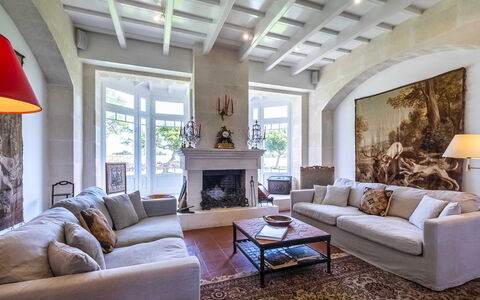 Villa Golf: Mueble, Diseño De Interiores, Pared, Sofá, Piso, Madera, Suelo, Techo, Sala, Habitación