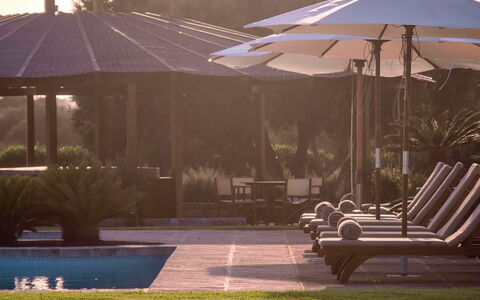 Villa Golf: Sombra, Paraguas, Piscina, Mueble Para Exteriores, Recurso, Jardín, Paisajismo, Eco Hotel, Sunlounger