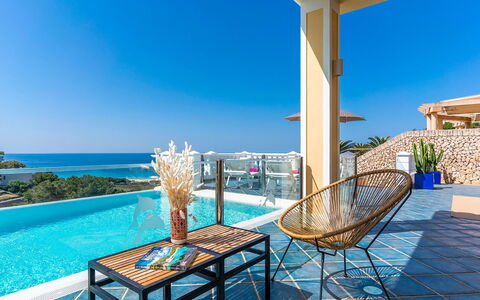 Villa Superba: Azul, Recurso, Mueble Para Exteriores, Ocio, Eco Hotel, Departamento, Mar, Silla, Sombra, Hotel