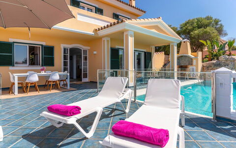 Villa Superba: Piscina, Recurso, Mueble Para Exteriores, Eco Hotel, Inmuebles, Ocio, Silla, Villa, Sunlounger, Hotel