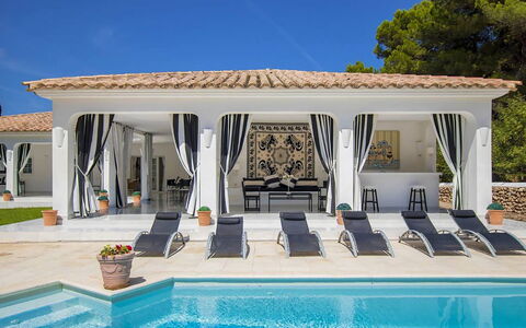 Villa Mosaic: Piscina, Recurso, Inmuebles, Mueble Para Exteriores, Villa, Mansión, Silla, Estructura Al Aire Libre, Eco Hotel, Hacienda