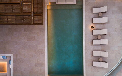 Villa Senia: Piso, Suelo, Diseño De Interiores, Material Compuesto, Recurso, Manchas De Madera, Piscina, Loseta, Material Natural, Madera Dura
