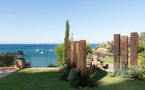 Villa Bellalta: Arbusto, Mar, Jardín, Oceano, Costa, Paisajismo, Sombra, Maceta, Zona Tropical