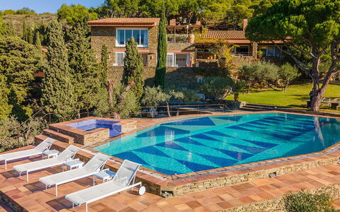 Casa Gigliola: Piscina, Azul, Recurso, Mueble Para Exteriores, Eco Hotel, Material Compuesto, Ocio, Sunlounger, Sombra, Fuente De Agua