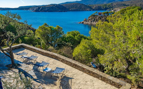 Casa Gigliola: Azul, Agua, Cuerpo De Agua, Paisaje Natural, Vegetación, Costa, Paisaje, Costeras Y Los Accidentes Geográficos Oceánico, Colina