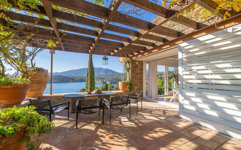 Casa Gigliola: Madera, Mueble, Silla, Eco Hotel, Recurso, Sombra, Mueble Para Exteriores, Porche, Maceta, Cubierta