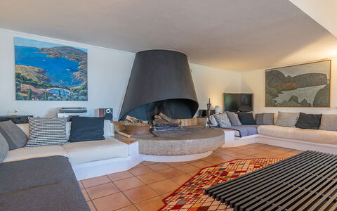Casa Gigliola: Mueble, Piso, Diseño De Interiores, Suelo, Sala, Sofá, Encendiendo, Habitación, Departamento