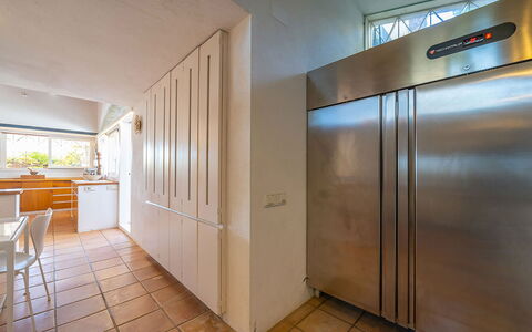 Casa Gigliola: Electrodoméstico, Piso, Cocina, Aparato De Cocina, Suelo, Mostrador, Gabinetes, Manchas De Madera, Electrodoméstico, Loseta
