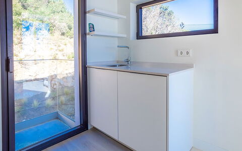 Villa Mirante: Diseño De Interiores, Casa, Vaso, Habitación, Arreglo De Tubería, Mostrador, Manchas De Madera, Lavabo, Grifo, Madera Dura