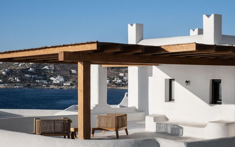 Villa Talia: Madera Dura, Mueble Para Exteriores, Diseño, Columna, Tablón, Pérgola, Estructura Al Aire Libre, Pabellón, Balcón, Suelos De Madera