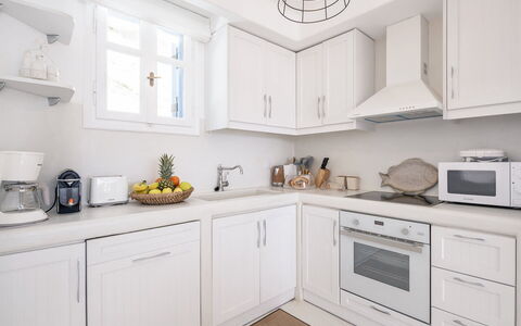 Villa Tiche: Cocina, Gabinetes, Mostrador, Aparato De Cocina, Electrodoméstico, Mueble, Diseño De Interiores, Lavabo, Alacena, Casa
