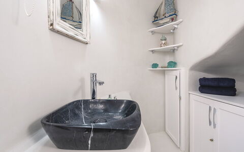 Villa Tiche: Arreglo De Tubería, Baño, Pared, Diseño De Interiores, Lavabo, Grifo, Lavabo Del Baño, Plomería, Mueble De Baño, Piso