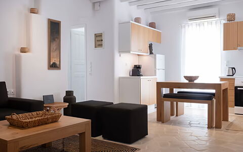Mykonos Pool House 2: Mueble, Diseño De Interiores, Madera, Piso, Suelo, Departamento, Habitación, Encendiendo, Sala, Mesa