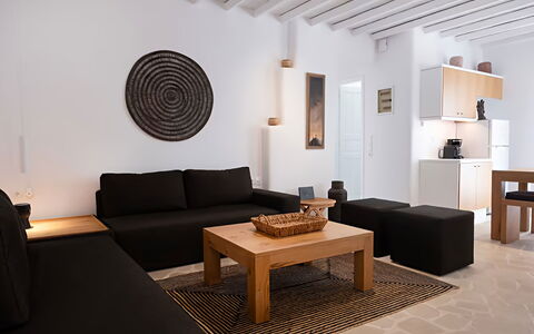 Mykonos Pool House 2: Mueble, Diseño De Interiores, Madera, Piso, Suelo, Departamento, Sala, Sofá, Habitación, Casa