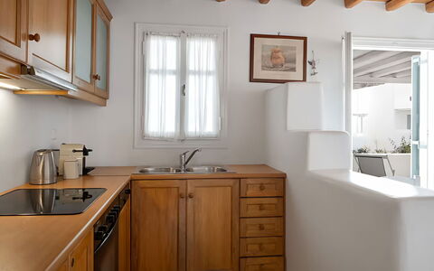 Mykonos Pool House 3: Mueble, Lavabo, Madera, Diseño De Interiores, Mostrador, Gabinetes, Piso, Arreglo De Tubería, Cocina, Suelo