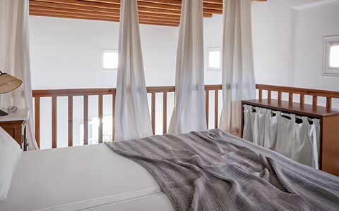 Mykonos Pool House 3: Mueble, Diseño De Interiores, Madera, Suelo, Piso, Cama, Habitación, Textil, Habitación, Techo
