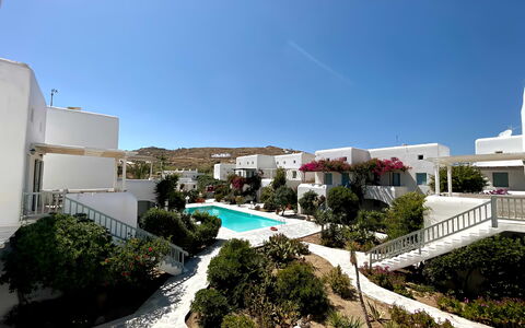 Mykonos Pool House 3: Jardín, Paisajismo, Yarda, Balcón, Patio, Hacienda, Villa, Eco Hotel, Recurso