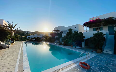 Mykonos Pool House 4: Piscina, Recurso, Mueble Para Exteriores, Ocio, Eco Hotel, Sunlounger, Paraguas, Ciudad De Vacaciones, Vacaciones, Hotel
