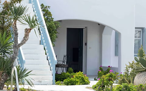 Mykonos Pool House 4: Azul, Piscina, Recurso, Inmuebles, Mueble Para Exteriores, Villa, Sunlounger, Hacienda, Hotel, Eco Hotel
