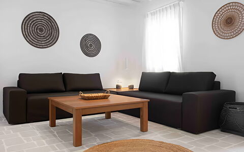Mykonos Pool House 4: Mueble, Piso, Madera, Mesa, Diseño De Interiores, Suelo, Sofá, Marrón, Sala, Suelos De Madera