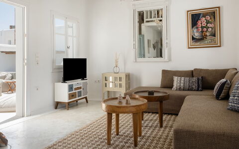 Mykonos Pool House 7: Mueble, Diseño De Interiores, Piso, Suelo, Madera, Sala, Habitación, Casa, Sofá, Departamento