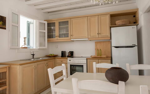 Mykonos Pool House 7: Mueble, Gabinetes, Mostrador, Cocina, Madera, Diseño De Interiores, Aparato De Cocina, Piso, Alacena, Suelo