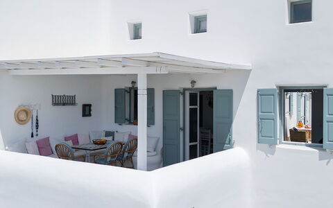 Mykonos Pool House 7: Casa, Arquitectura, Barrio Residencial, Departamento, Inmuebles, Balcón, Maceta, Planta De Casa, Sombra, Villa