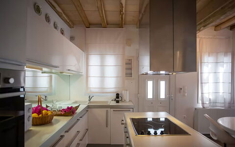 Mykonos Pool House 8: Cocina, Diseño De Interiores, Mostrador, Mueble, Piso, Lámpara, Aparato De Cocina, Techo, Madera, Gabinetes