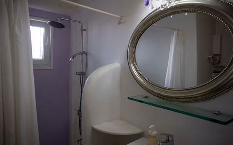 Mykonos Pool House 8: Espejo, Diseño De Interiores, Arreglo De Tubería, Encendiendo, Habitación, Plomería, Vaso, Lavabo, Baño, Lámpara