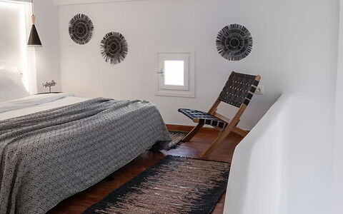 Mykonos Pool House 9: Diseño De Interiores, Habitación, Mueble, Madera, Piso, Suelo, Techo, Cama, Sábana, Lecho