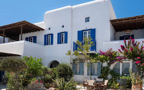 Mykonos Pool House 9: Casa, Inmuebles, Recurso, Sombra, Silla, Eco Hotel, Balcón, Paisajismo, Maceta, Villa
