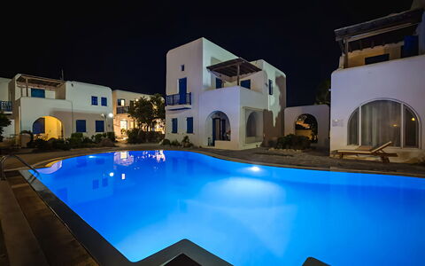 Mykonos Pool House 9: Azul, Piscina, Recurso, Mueble Para Exteriores, Sunlounger, Hotel, Inmuebles, Eco Hotel, Villa, Ciudad De Vacaciones