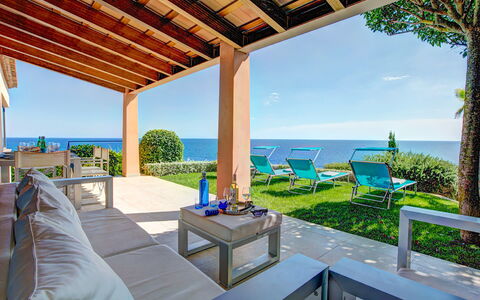 Villa Kate: Azul, Mar, Mueble Para Exteriores, Costeras Y Los Accidentes Geográficos Oceánico, Recurso, Mueble, Oceano, Costa, Ocio, Eco Hotel