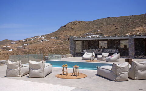 Villa Cornelia 2: Mueble, Hormigón, Silla, Mueble Para Exteriores, Piscina, Recurso, Sofá, Sala, Hotel