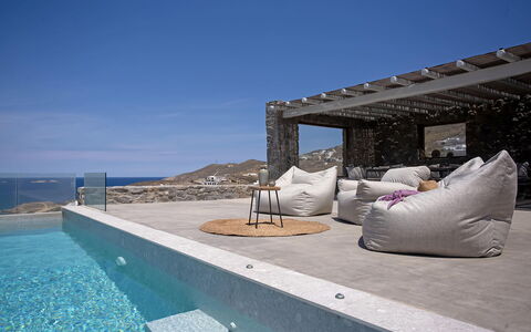 Villa Cornelia 2: Piscina, Mueble Para Exteriores, Material Compuesto, Recurso, Ocio, Sombra, Villa, Sunlounger, Hotel