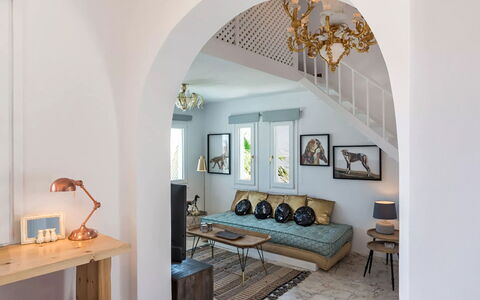 Villa Sean: Mueble, Diseño De Interiores, Piso, Pared, Suelo, Madera, Habitación, Techo, Sofá, Sala
