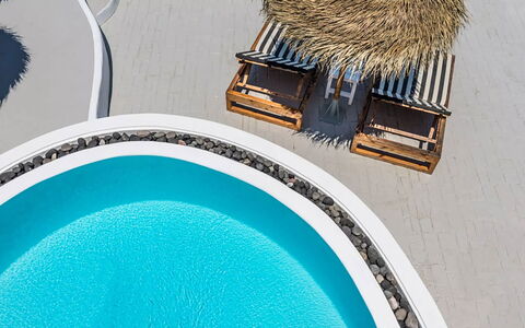 Villa Sean: Azul, Agua, Mueble Para Exteriores, Recurso, Piscina, Ocio, Vacaciones, Playa, Paraguas, Sunlounger