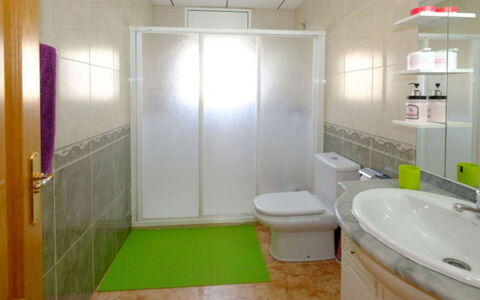 Isabel: Piso, Suelo, Arreglo De Tubería, Diseño De Interiores, Baño, Lavabo, Plomería, Grifo, Loseta, Baño