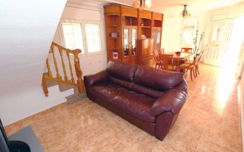 Isabel: Mueble, Piso, Suelo, Sofá, Madera, Diseño De Interiores, Sala, Habitación, Suelos De Madera, Casa