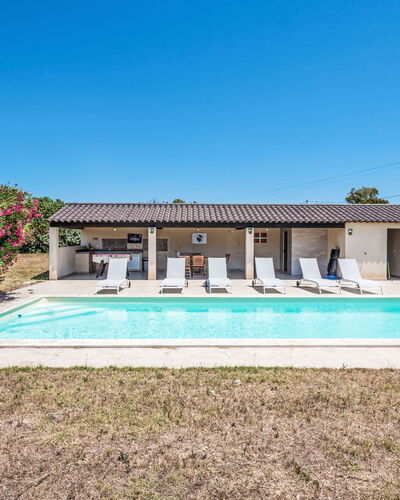 Villa i Tre Fratelli: Inmuebles, Recurso, Sombra, Casa De Campo, Piscina, Hacienda, Villa, Eco Hotel, Estructura Al Aire Libre, Patio