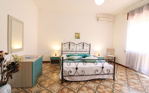 Isabel: Mueble, Piso, Suelo, Diseño De Interiores, Habitación, Habitación, Techo, Cama, Encendiendo, Departamento