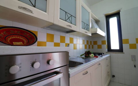 Gio: Cocina, Estufa De Cocina, Electrodoméstico, Aparato De Cocina, Piso, Mostrador, Diseño De Interiores, Amarillo, Estufa De Gas, Estufa