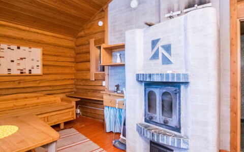 Luhtalemmikki: Cama, Mueble, Habitación, Diseño De Interiores, Lecho, Sábana, Piso, Madera, Suelo, Habitación