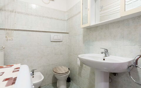 Milena: Piso, Suelo, Diseño De Interiores, Arreglo De Tubería, Habitación, Lavabo, Baño, Techo, Plomería, Baño
