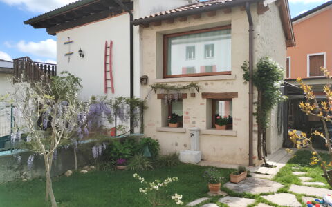 La Casetta dei Palù, Valdobbiadene: Casa, Puerta, Casa, Arbusto, Barrio Residencial, Cabaña, Jardín, Maceta, Yarda